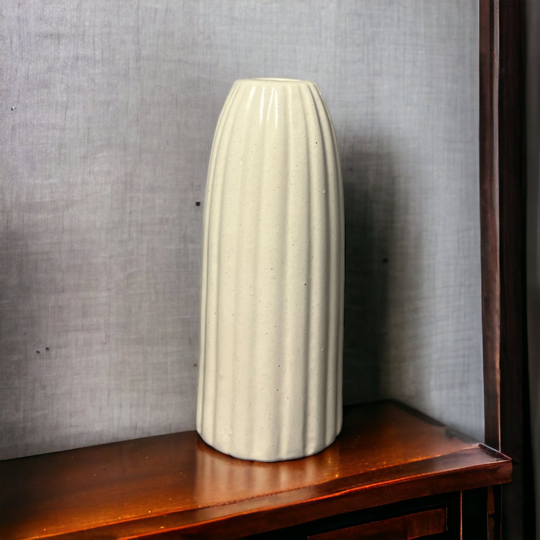 Blooming Lines Vase - White